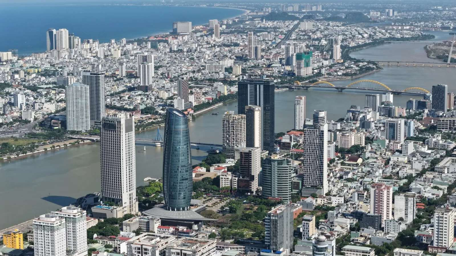 Hạ tầng giao thông và xã hội của Đà Nẵng tiếp tục được đầu tư đồng bộ.