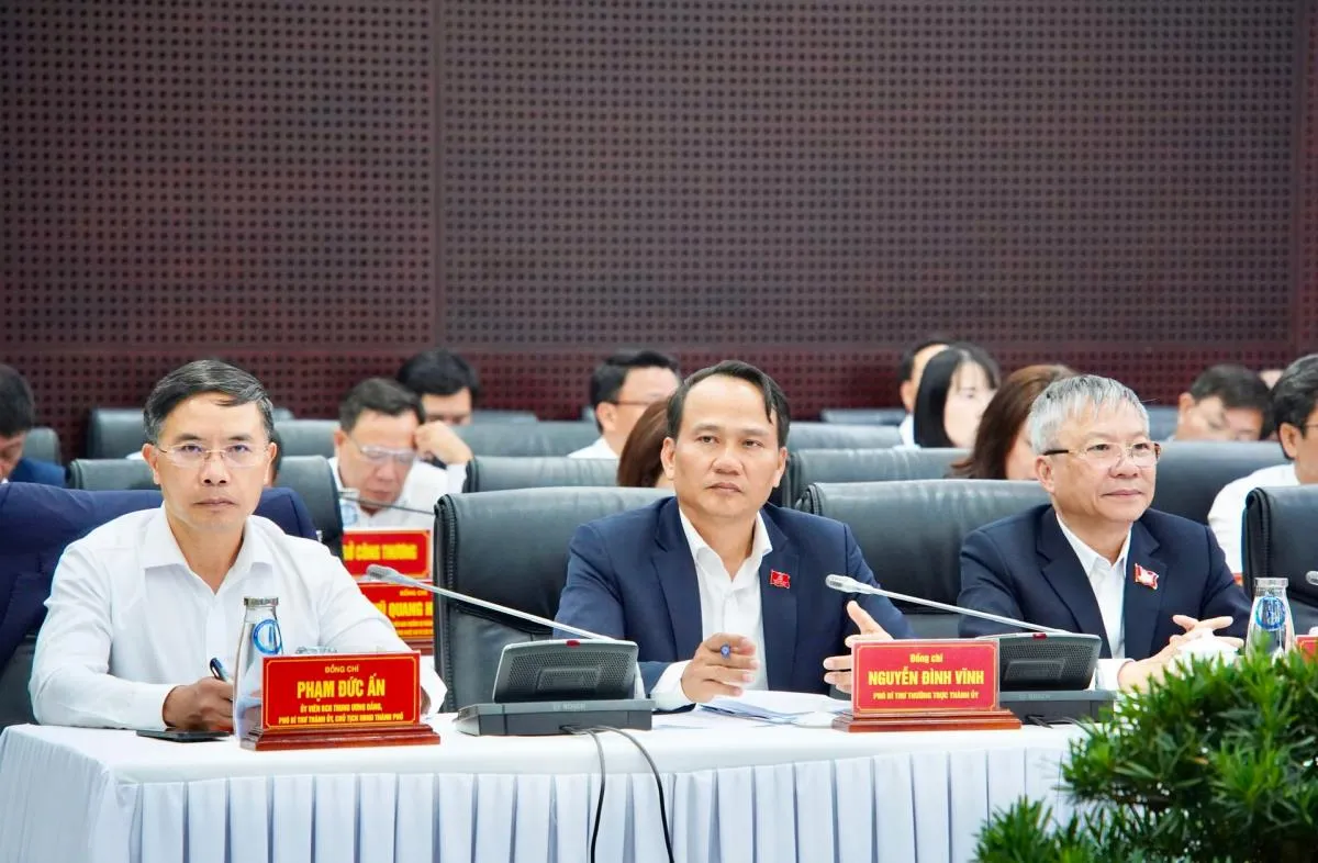 Các đồng chí lãnh đạo TP Đà Nẵng dự buổi làm việc.