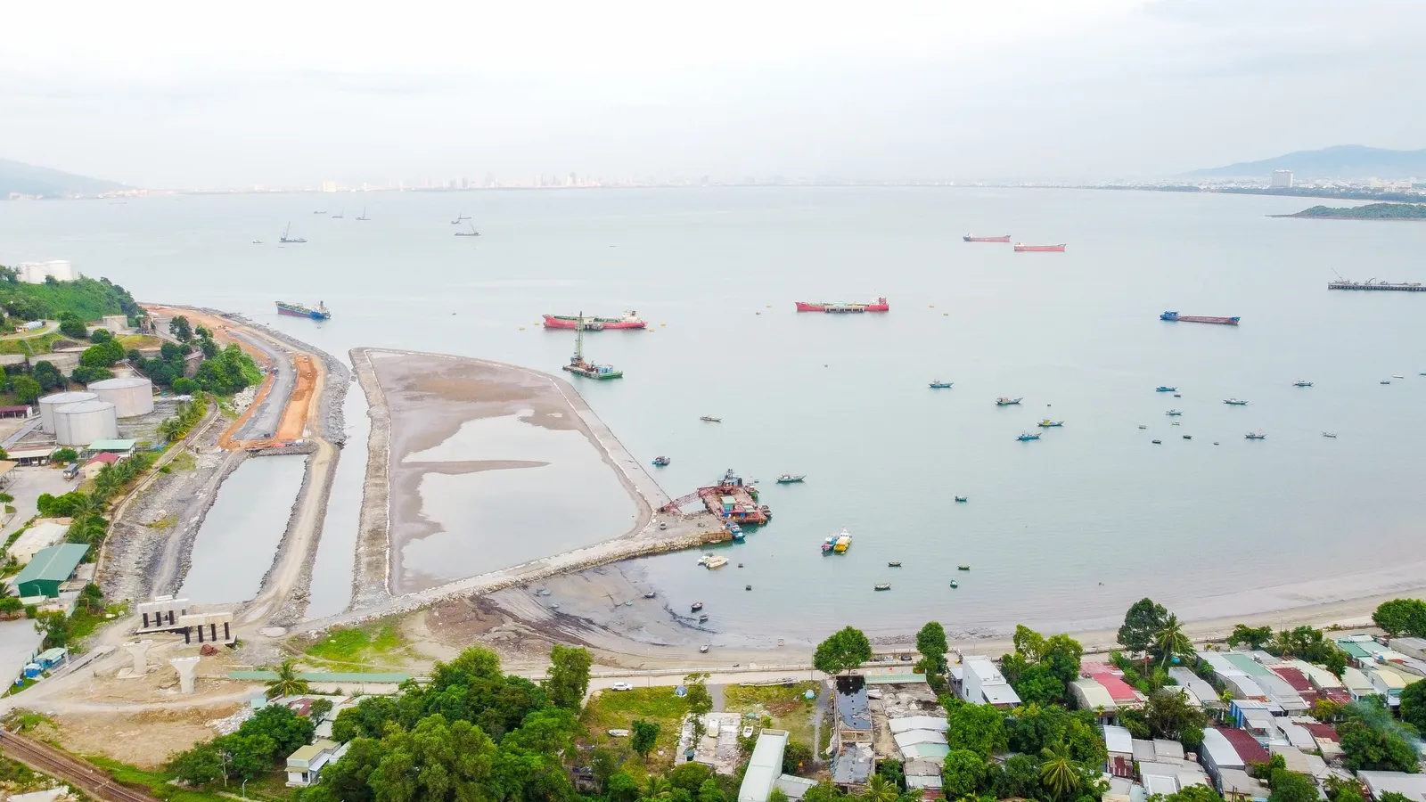 Sự bứt phá của các ngành kinh tế mũi nhọn tạo động lực cho kinh tế Đà Nẵng phát triển.